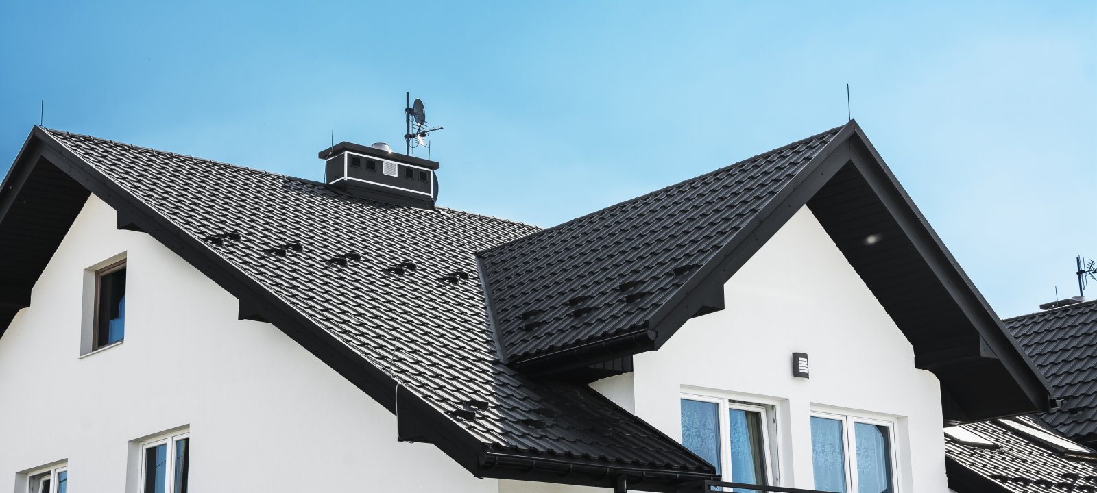 Металлочерепица Blachotrapez — крыша загородного дома